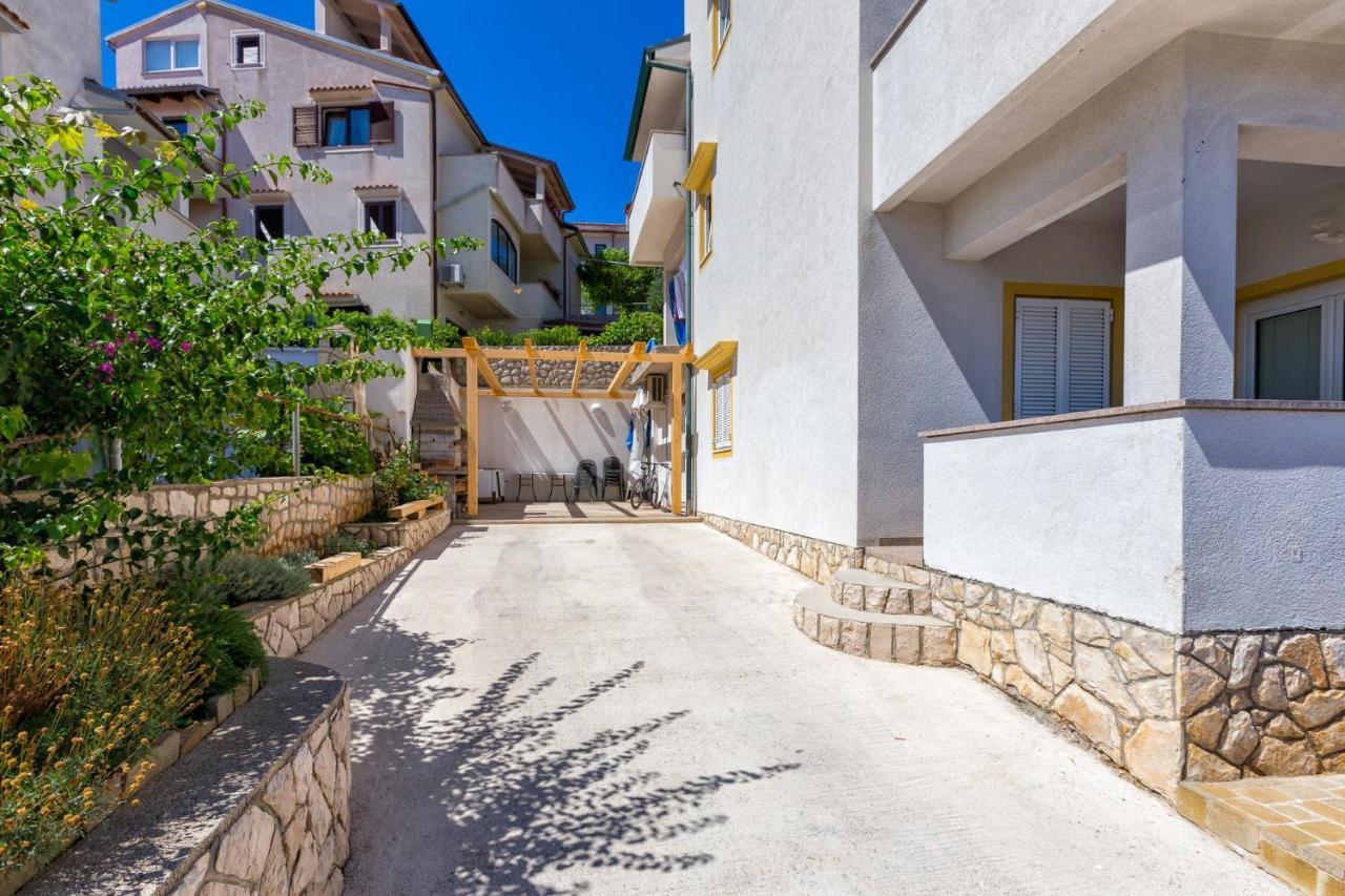 Apartments With A Parking Space Mali Losinj Exterior photo