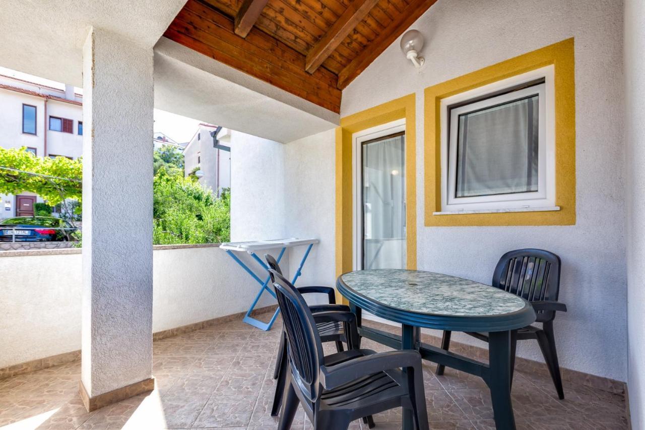 Apartments With A Parking Space Mali Losinj Exterior photo