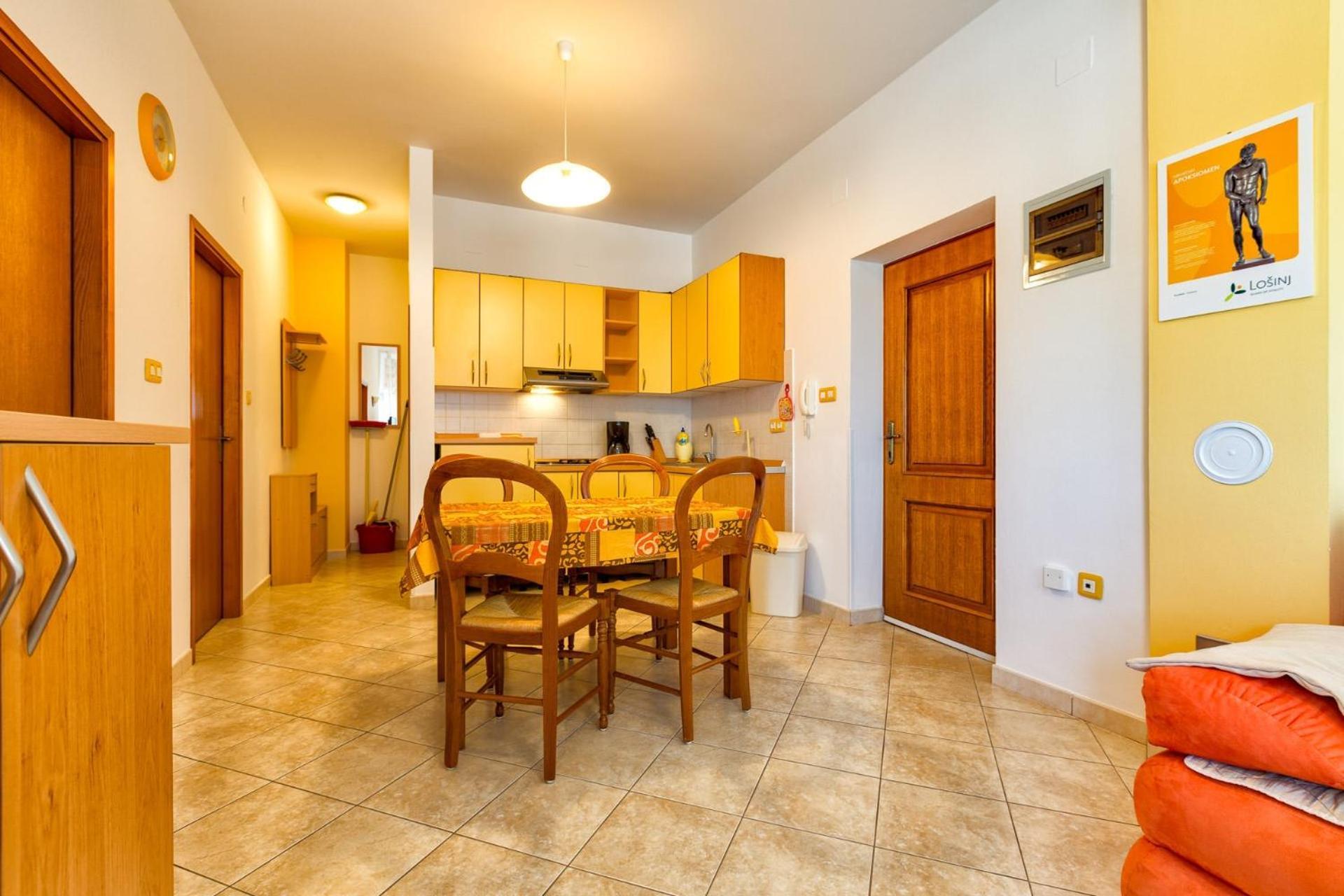 Apartments With A Parking Space Mali Losinj Exterior photo